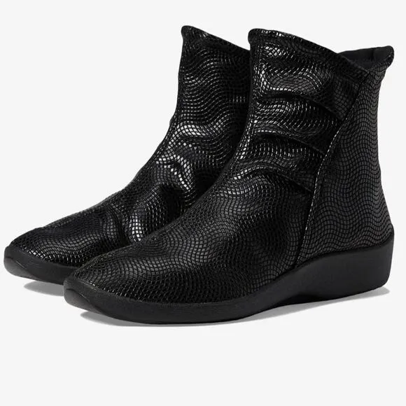 ARCOPEDICO Women’s Croc Shoes in the Size 41/9.5-10 US Size in Black Color