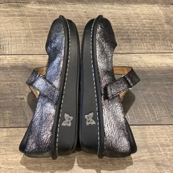 Authentic Alegria black and silver metallic leather shoes Sz 7