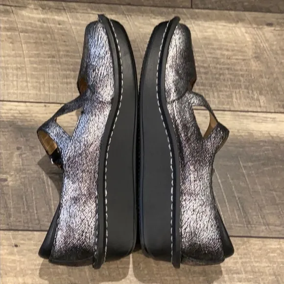 Authentic Alegria black and silver metallic leather shoes Sz 7