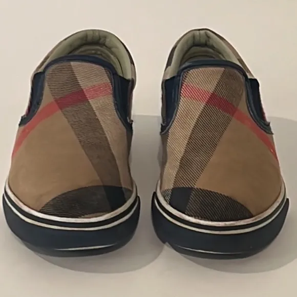 Authentic Burberry luxury designer signature boys slip on sneakers sz 10