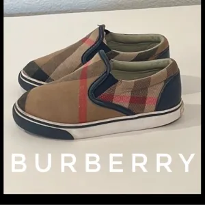 Authentic Burberry luxury designer signature boys slip on sneakers sz 10