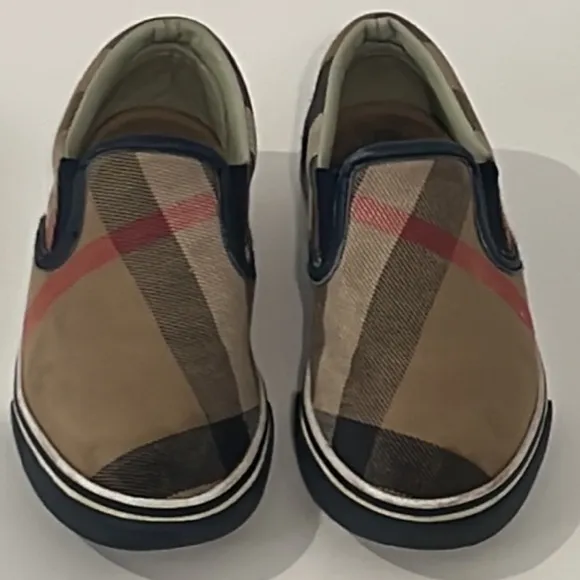 Authentic Burberry luxury designer signature boys slip on sneakers sz 10