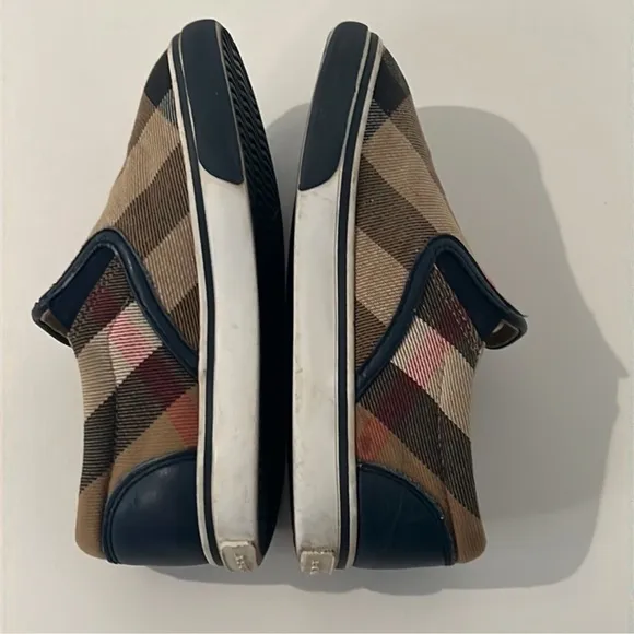 Authentic Burberry luxury designer signature boys slip on sneakers sz 10