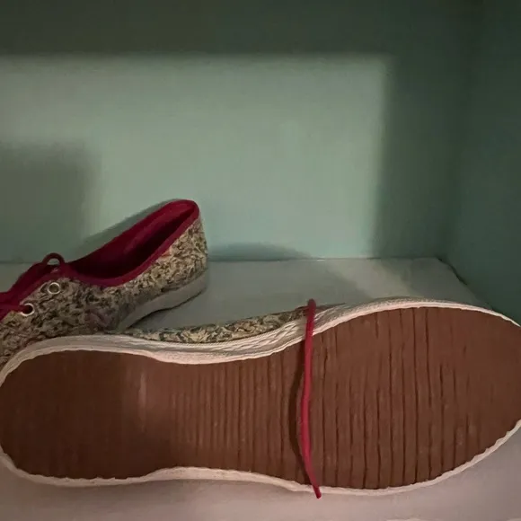 Bata Cream Sneakers with Sparkle Finish and Rubber Sole NWOT
