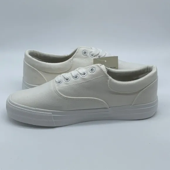 Ben Sherman lace up canvas sneakers in white
