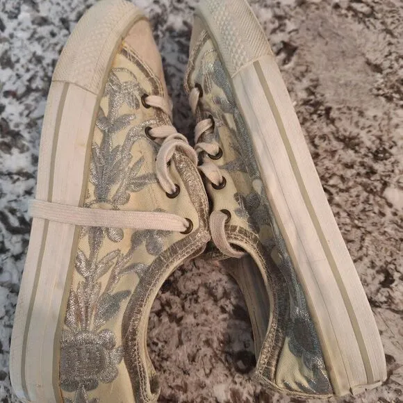 BIYA JOHNNY WAS Embroidered Floral Canvas suede Sneakers Men’s 6 Women’s 8