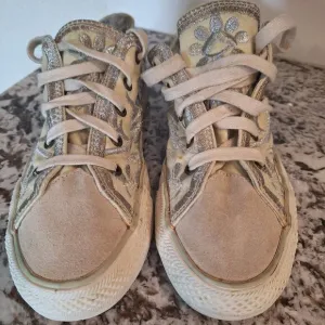 BIYA JOHNNY WAS Embroidered Floral Canvas suede Sneakers Men’s 6 Women’s 8