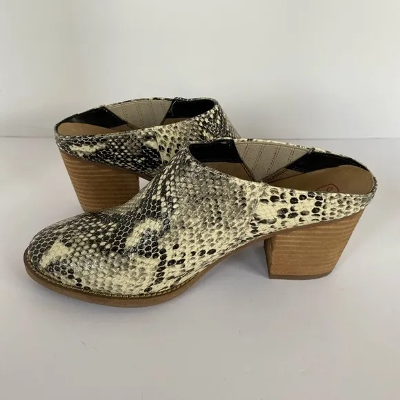 Blondo animal print waterproof mule heel women’s shoes size 8M.