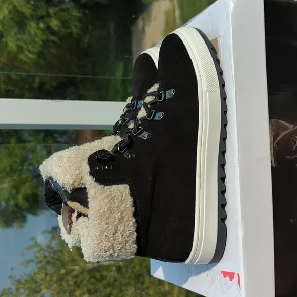 Blondo Shylo suede hiking/sneaker boots 6.5