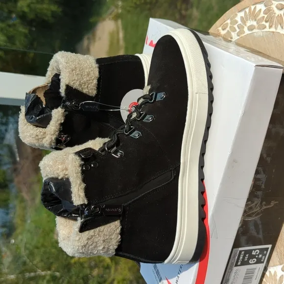 Blondo Shylo suede hiking/sneaker boots 6.5