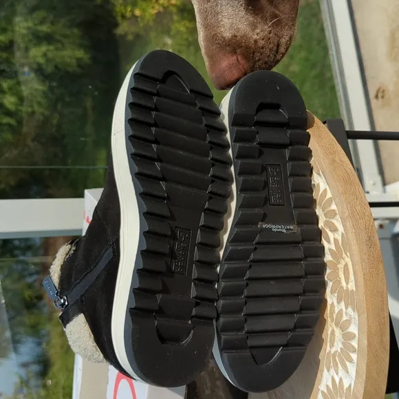 Blondo Shylo suede hiking/sneaker boots 6.5