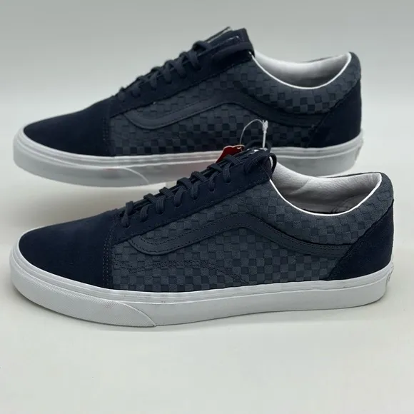 Blue and White Minimalist Sneakers with Textured Upper