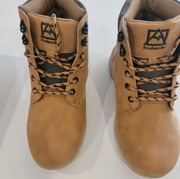 Boys hiking boots