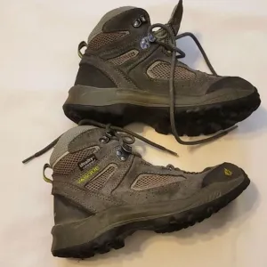 Boy's vasque hiking boots size 2M