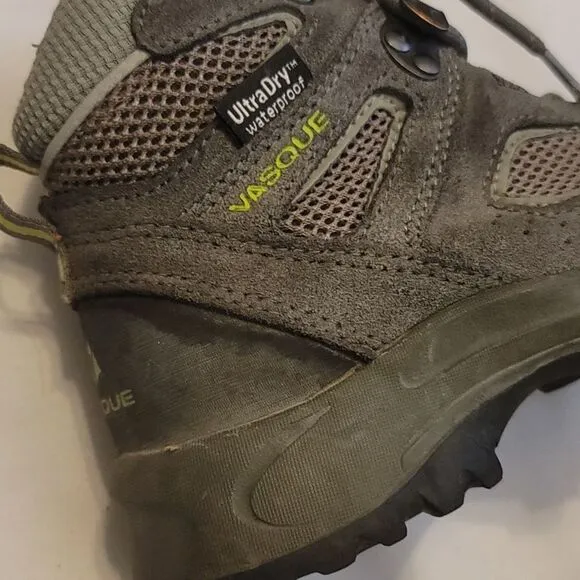 Boy's vasque hiking boots size 2M