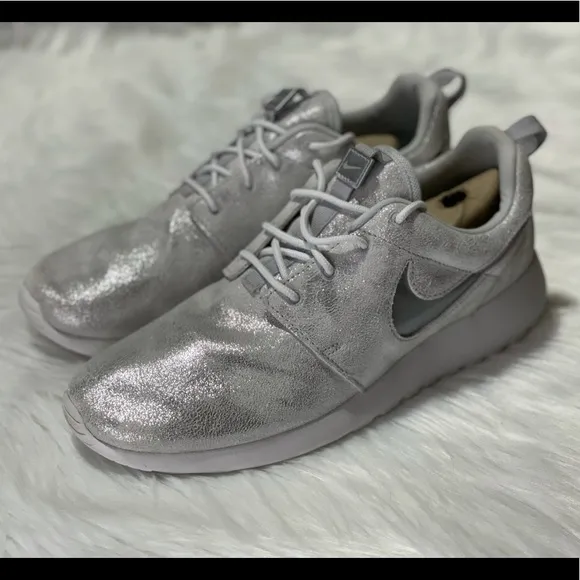 BRAND NEW RARE Nike Roshe One PRM Running Shoes