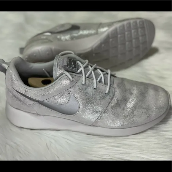 BRAND NEW RARE Nike Roshe One PRM Running Shoes