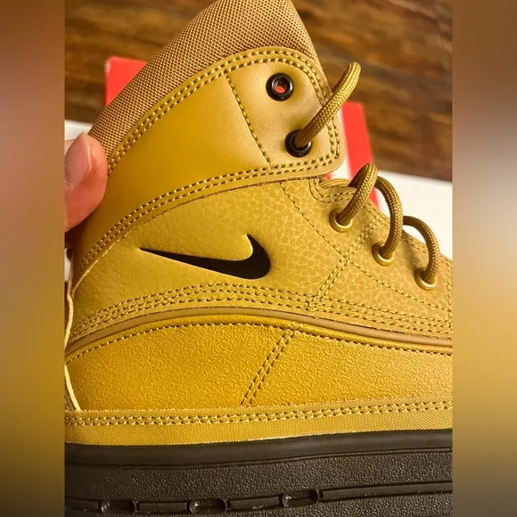 Brand new with box Nike Woodside 2 High ACG- 5Y Wheat &amp; Black-NWT