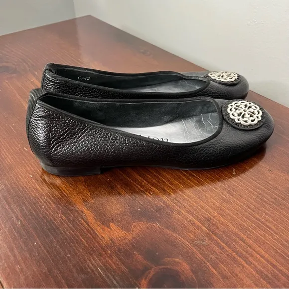 Brighton Aleta Flats Women's 8.5 Black Shoes Leather Chic Ferrara Medallion