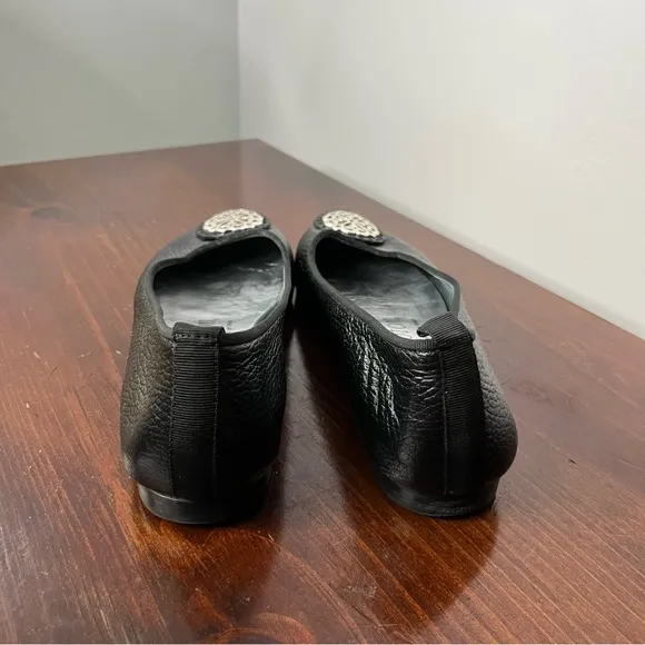 Brighton Aleta Flats Women's 8.5 Black Shoes Leather Chic Ferrara Medallion