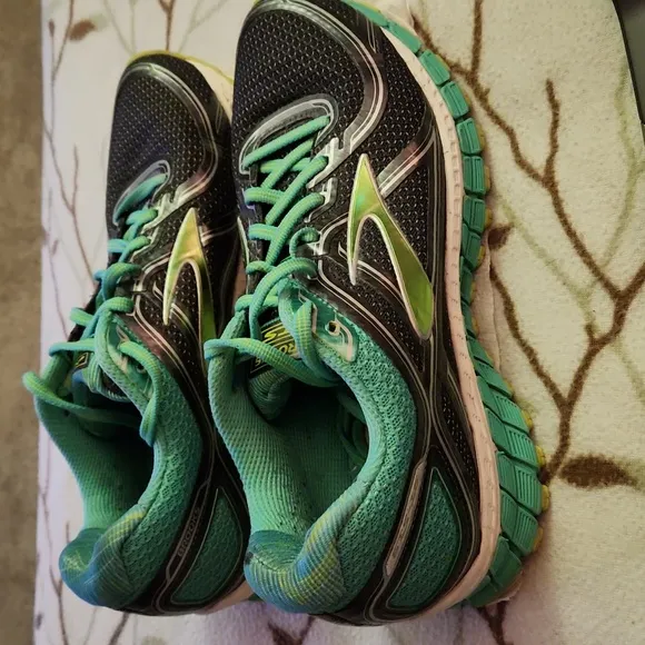 Brooks Adrenaline GTS 16 Women's Size 10.5 B Pre-owned Running Shoes Gra…