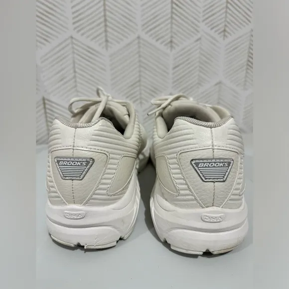 Brooks Men's‎ Addiction Walker 2 White Leather Upper Athletic Walking Shoes 11.5