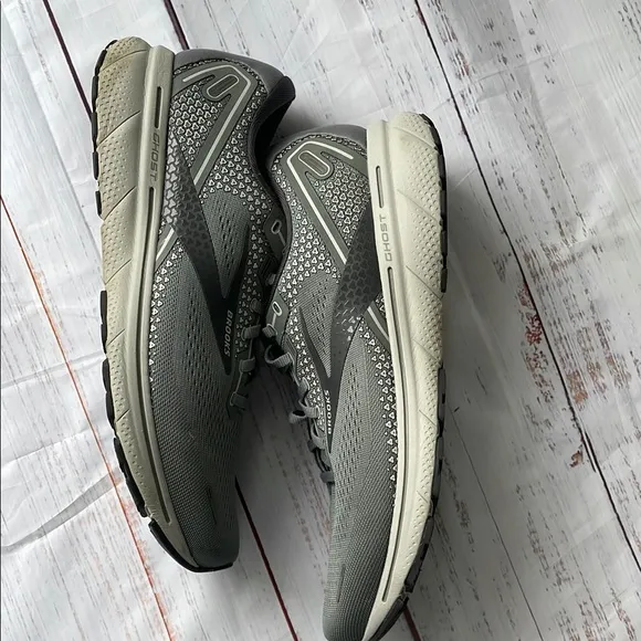 Brooks Men's Gray Running Shoes