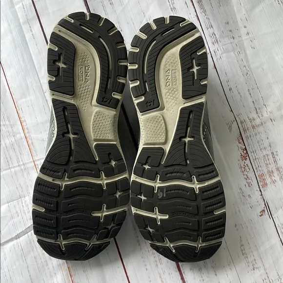 Brooks Men's Gray Running Shoes