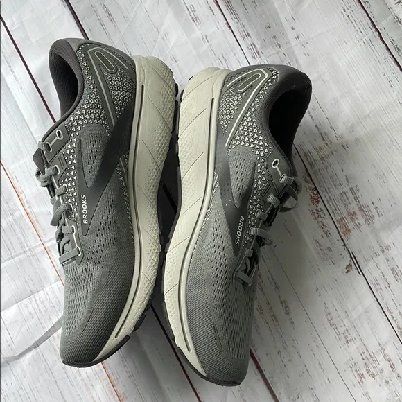 Brooks Men's Gray Running Shoes