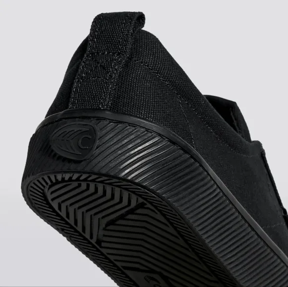 Cariuma Canvas Sneaker