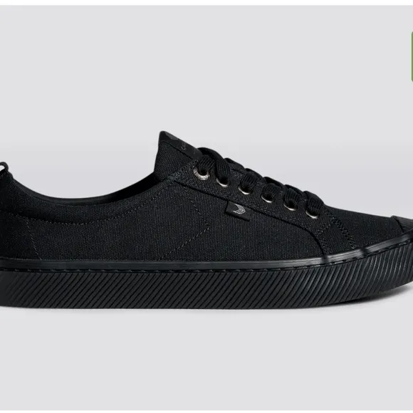 Cariuma Canvas Sneaker