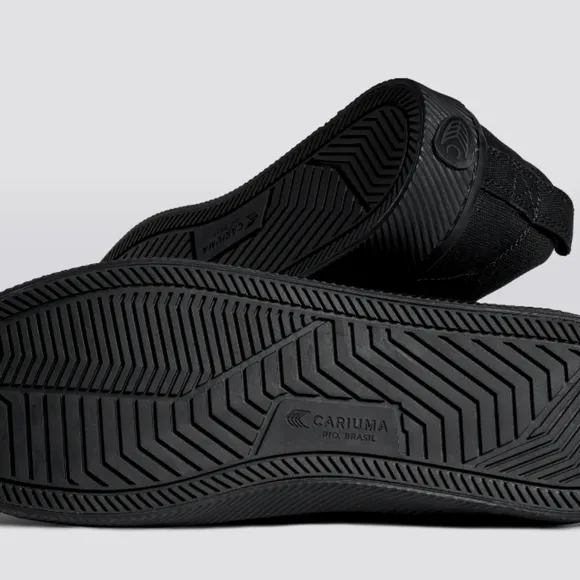 Cariuma Canvas Sneaker