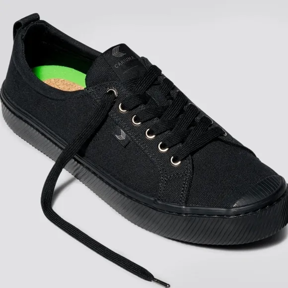 Cariuma Canvas Sneaker