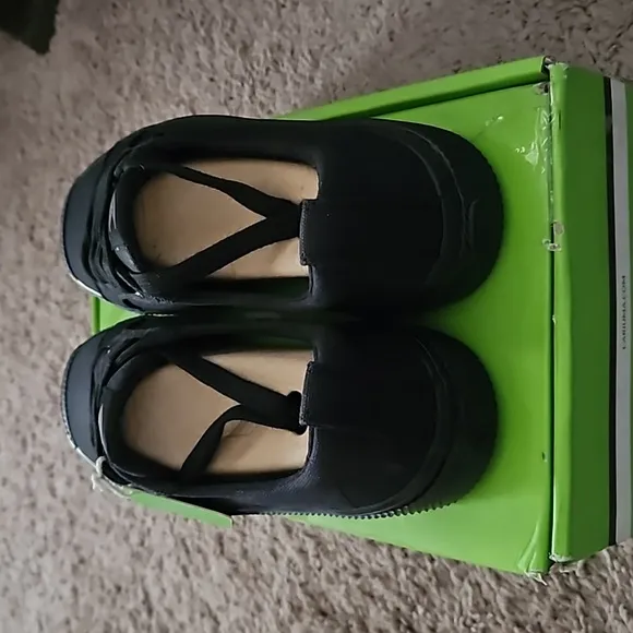 Cariuma Canvas Sneaker