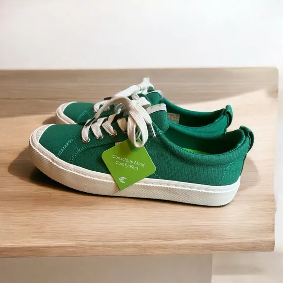 Cariuma Green Canvas Sneakers