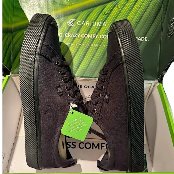 Cariuma Low Top Black Canvas Sneakers Women’s 10.5 or Men’s 9 NEW in Box