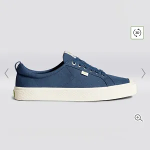 Cariuma OCA Low Canvas Sneakers | Size 7.5