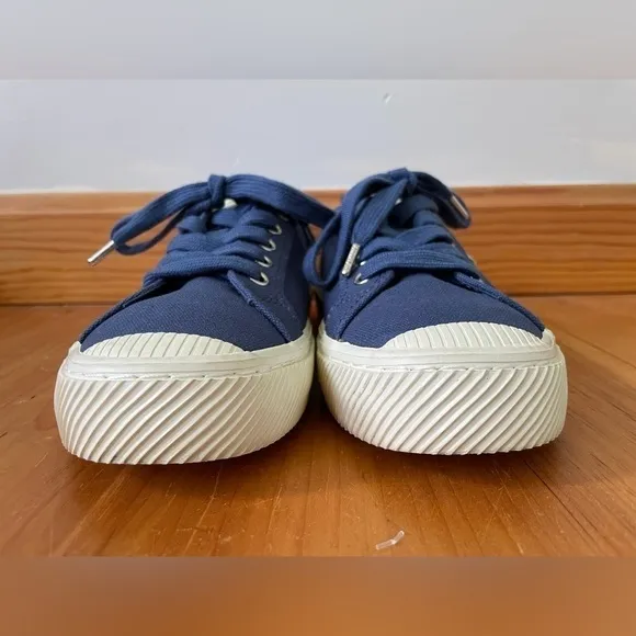 Cariuma OCA Low Canvas Sneakers | Size 7.5