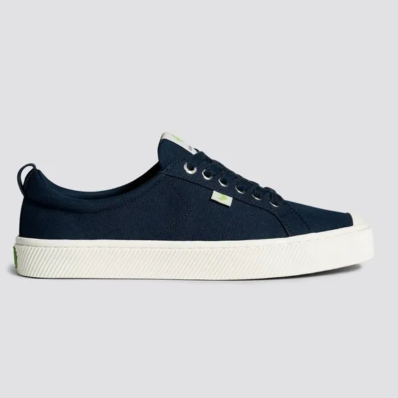 Cariuma OCA Low Canvas Sneakers