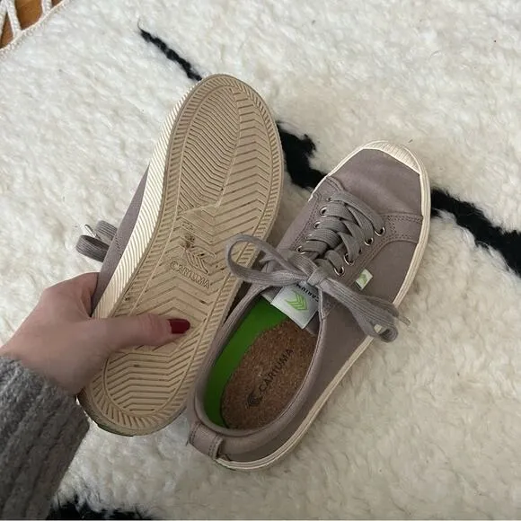 Cariuma Oca Low Grey Canvas Sneakers
