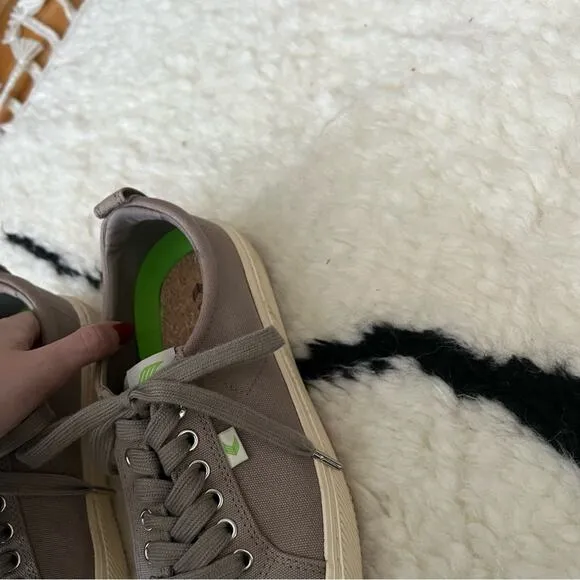 Cariuma Oca Low Grey Canvas Sneakers