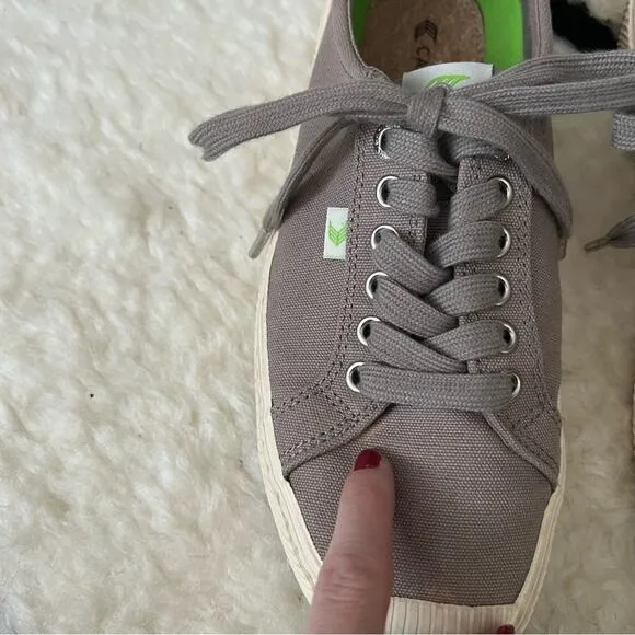 Cariuma Oca Low Grey Canvas Sneakers