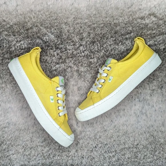 Cariuma OCA Low-Top Canvas Sneakers Yellow Women's 7