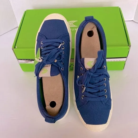 Cariuma OCA Shadow Blue Canvas Sneaker Unisex Low Top Size 9.5 Women’s | 8 Men’s