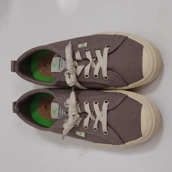 Cariuma Women's Canvas OCA Low Top Sneakers US 9