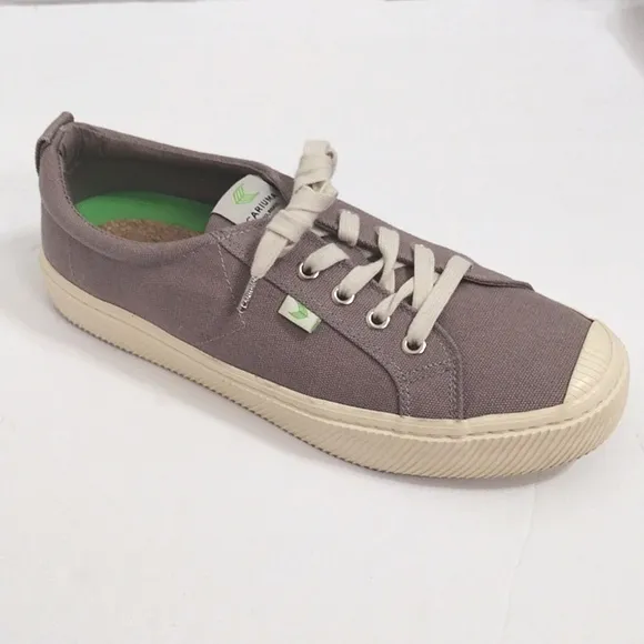 Cariuma Women's Canvas OCA Low Top Sneakers US 9