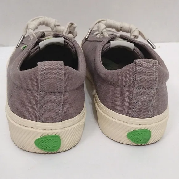 Cariuma Women's Canvas OCA Low Top Sneakers US 9