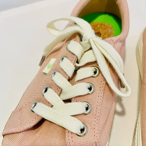 Cariuma Womens’ Pink Canvas Sneakers
