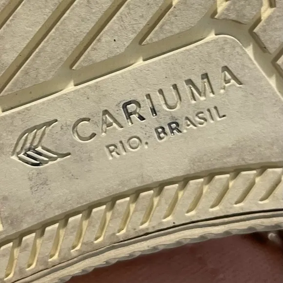 Cariuma Womens’ Pink Canvas Sneakers