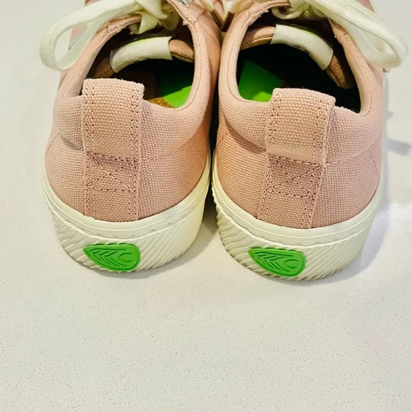 Cariuma Womens’ Pink Canvas Sneakers